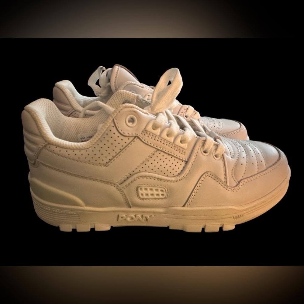 Men’s Pony M100 low genuine leather premium lace up sneaker, US 7. $120
